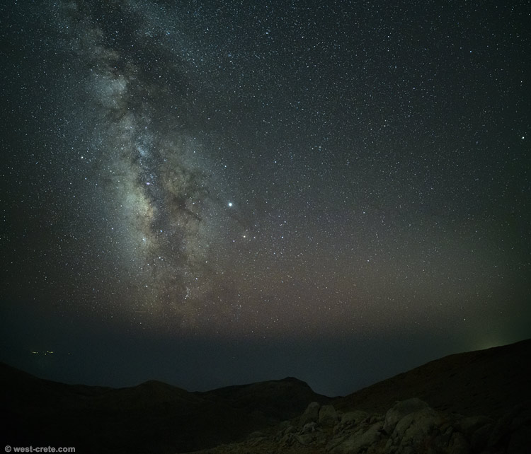 Night sky on the summit of Pachnes  -  click on the image to enlarge